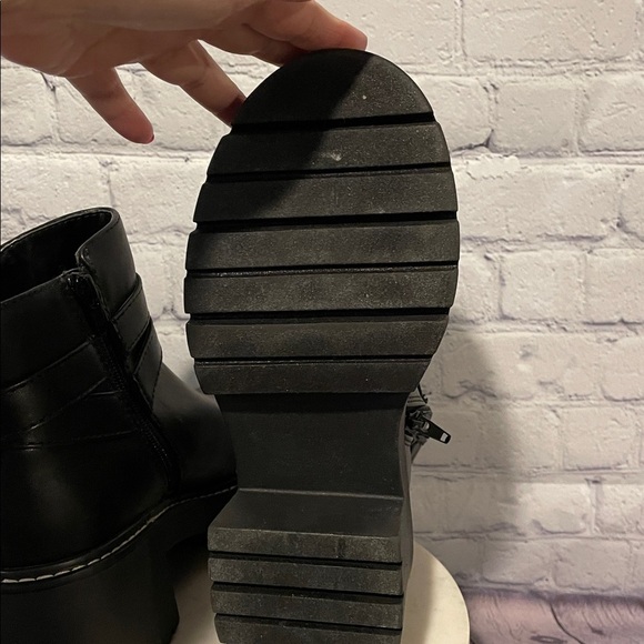 Madden Girl Frostt Black Ankle Boots with Buckle Detail Sz 6.5 NWOT - Picture 7 of 8